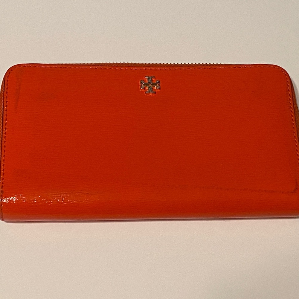 Tory Burch women’s orange zippy patent leather wallet 4”x8”